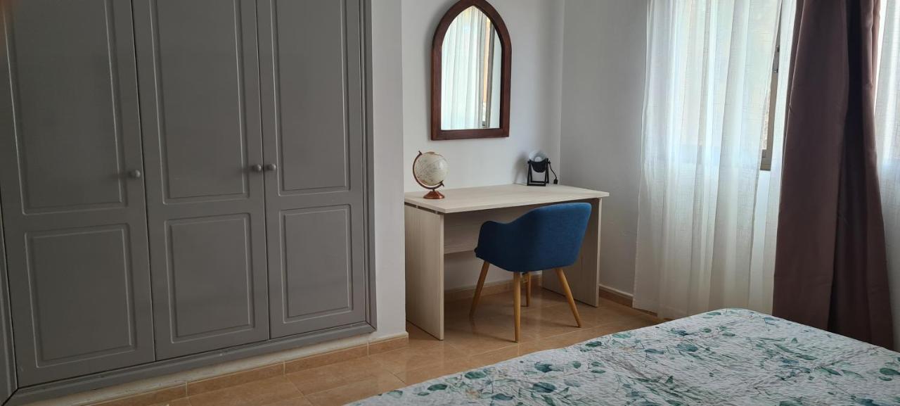 Beautiful Garden Flat Nearly Refurbished Free Wifi Apartment คอร์ราเลโฮ ภายนอก รูปภาพ